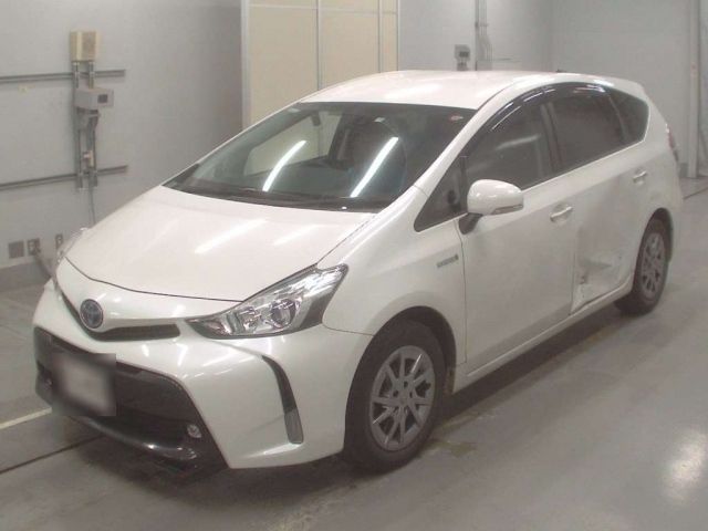 30439 Toyota Prius alpha ZVW41W 2017 г. (CAA Tokyo)